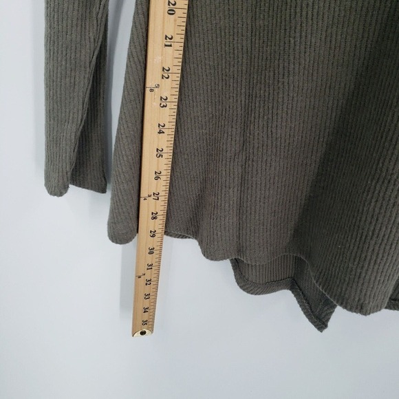 Dg2 Diane Gilman Green Split Front Sweater Womens Medium Turtleneck Rayon Blend - Picture 9 of 12